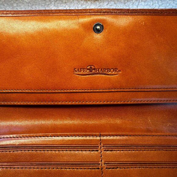 Safe Harbor RFID 'Antique' Slim Kiss Clasp Clutch Wallet - Picture 5 of 6
